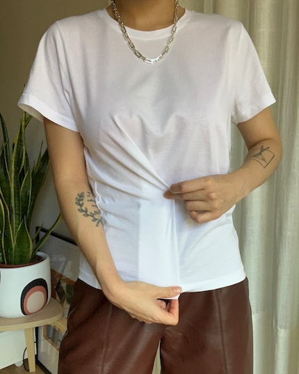 T shirt nei pantaloni outlet